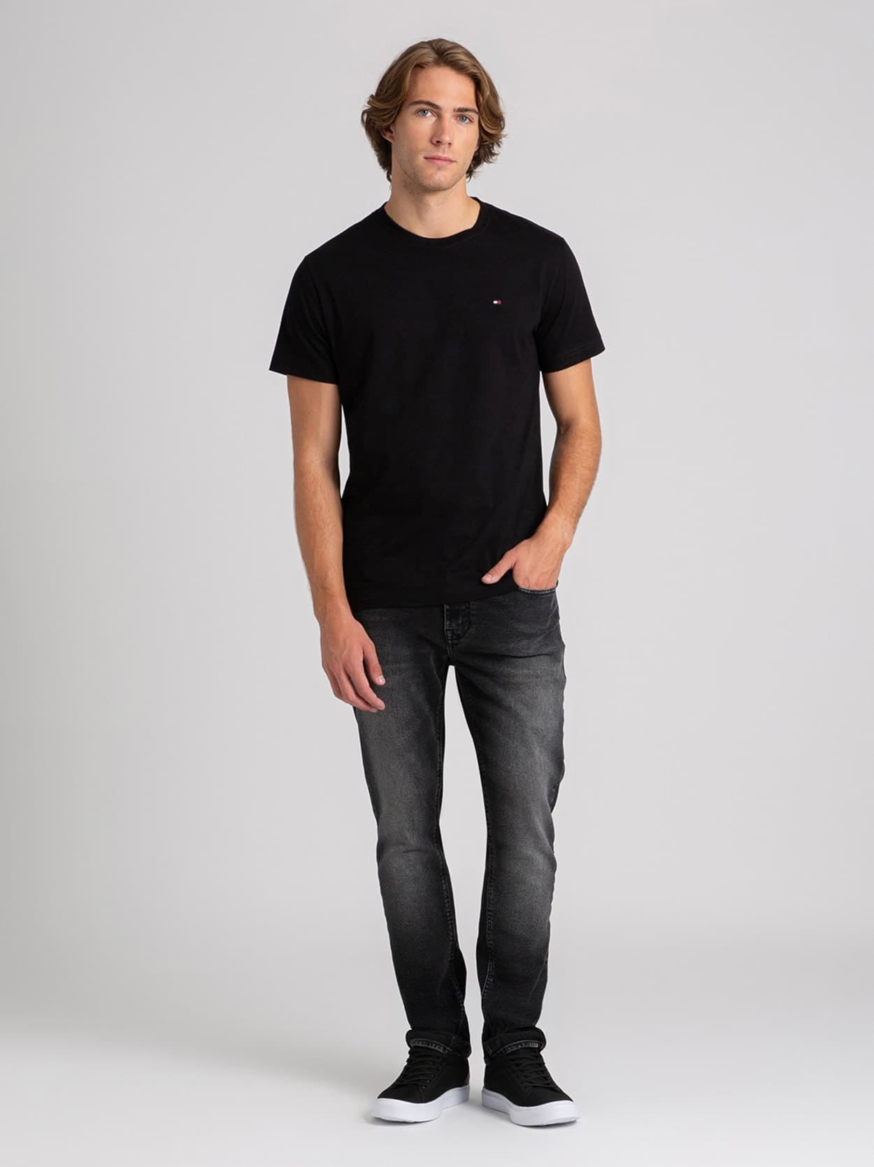 Camiseta Clássica Gola C - Preto, vista 2